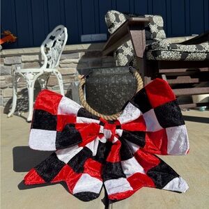 Festive Checkered Bow Decor